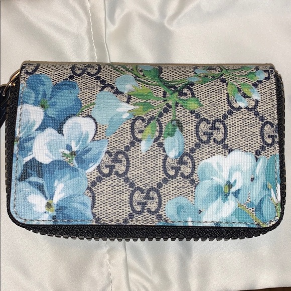 Gucci Handbags - NWT GUCCI authentic bloom zip closure wallet